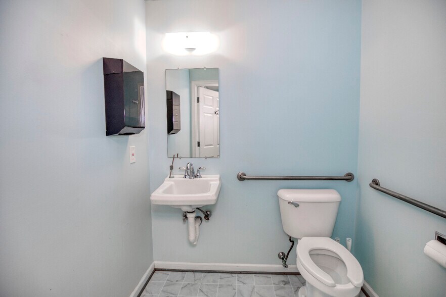 More Photos Of 7151 Richmond Rd, Williamsburg Medical For Lease