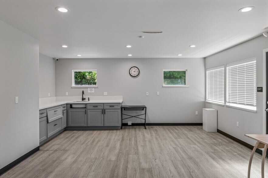 More Photos Of 1113 Castro Way, Sacramento Office For Sale