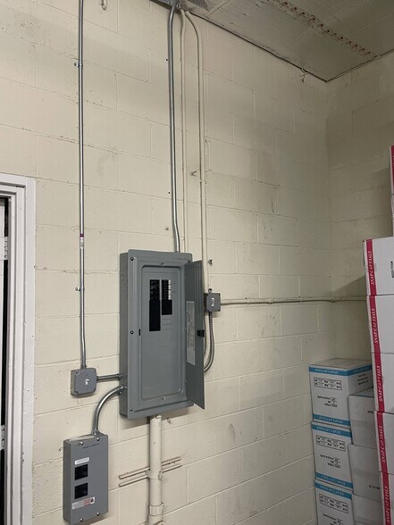 More Photos Of 3210 N San Fernando Blvd, Burbank Warehouse For Sale