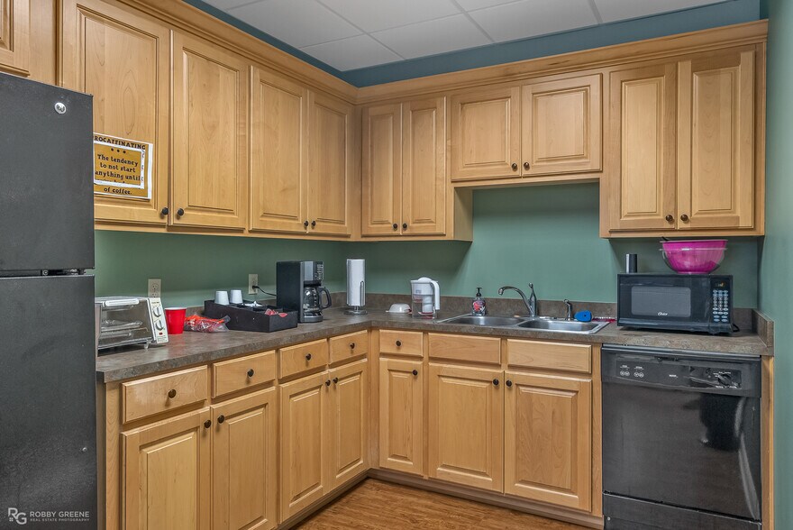 More Photos Of 10100 Woolworth Rd, Keithville Medical For Lease