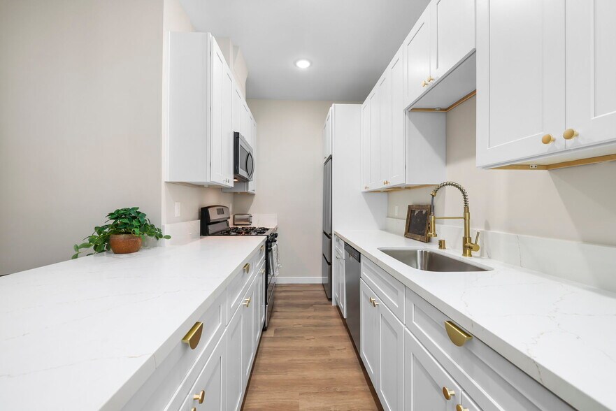 More Photos Of 1827 E 4th St, Long Beach Apartments For Sale