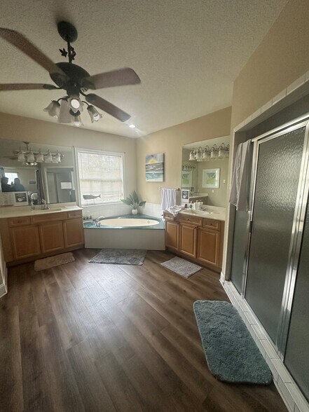 More Photos Of 142 11th Ave N, Jacksonville Beach Specialty For Sale