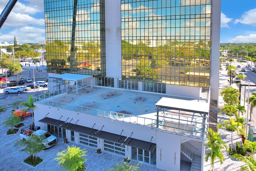 More Photos Of 1909 Tyler St, Hollywood Office For Lease