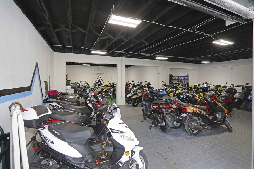 More Photos Of 3705 NW 35th Ave, Miami Warehouse For Lease