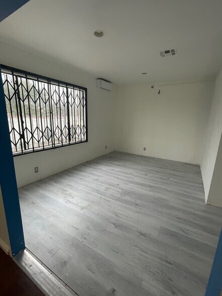 More Photos Of 7450-7454 Melrose Ave, Los Angeles Storefront For Lease