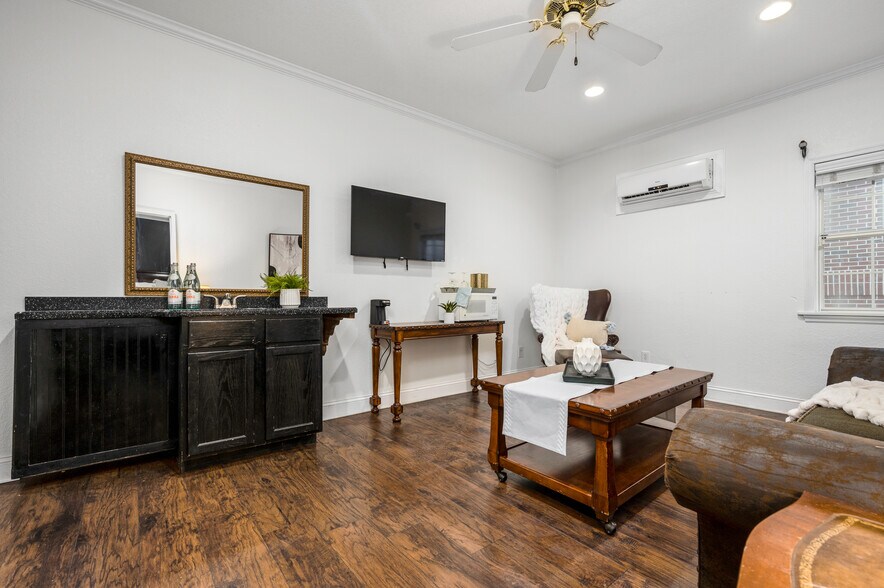 More Photos Of 27 S Park St, Dahlonega Hotel For Sale