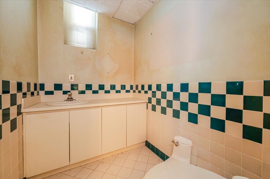 More Photos Of 195 N Village Ave, Rockville Centre Office For Sale