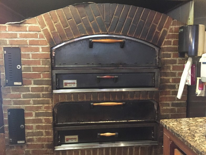 More Photos Of 894 Dekalb Ave, Brooklyn Restaurant For Lease