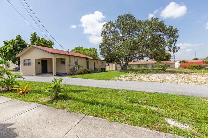 More Photos Of 1000 Foster Rd, Hallandale Beach Religious Facility For Sale