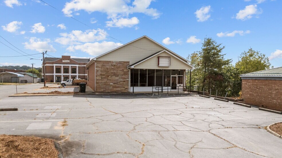 More Photos Of 201 4th St, Walnut Cove Office For Sale