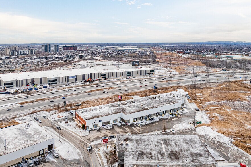 More Photos Of 4293-4345 Des Laurentides (A-15) E, Laval Showroom For Lease