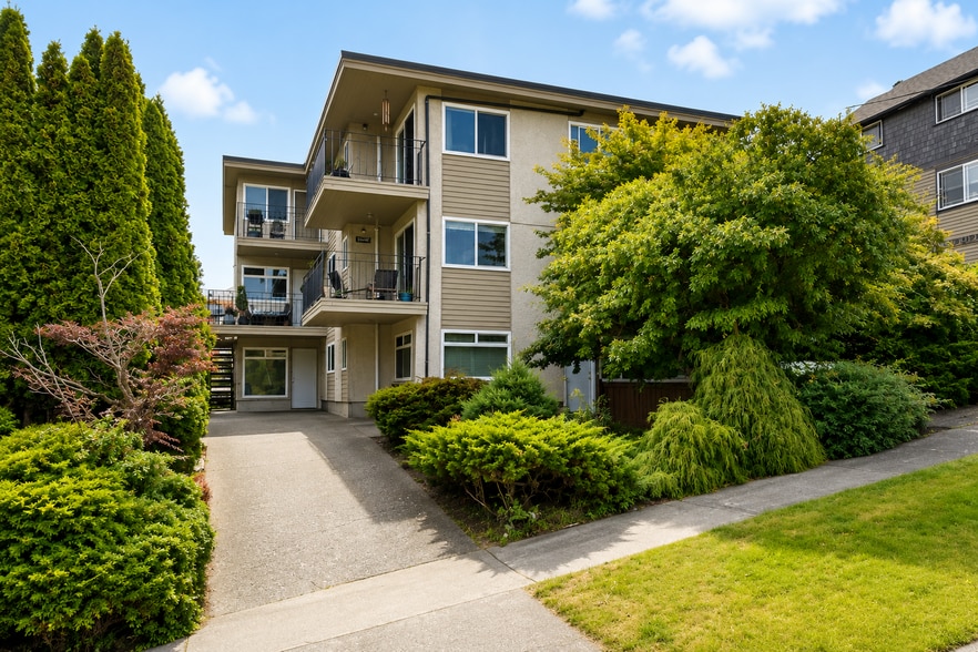 Primary Photo Of 2707 W Jameson St, Seattle Apartments For Sale
