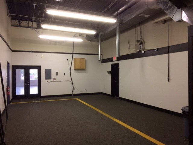 More Photos Of 4400 Portage St NW, North Canton Flex For Lease