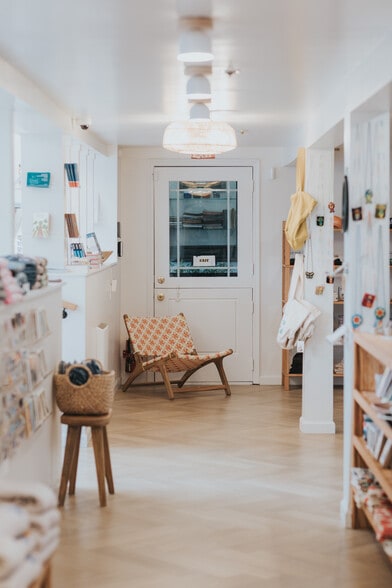 More Photos Of Ocean Ave, Carmel Hotel For Lease