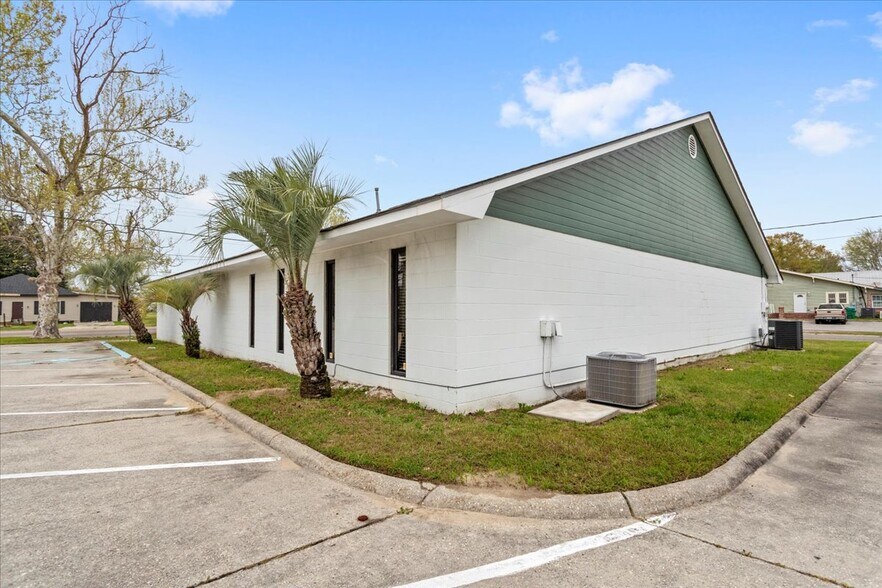 More Photos Of 1924 30th Ave, Gulfport Assisted Living For Sale