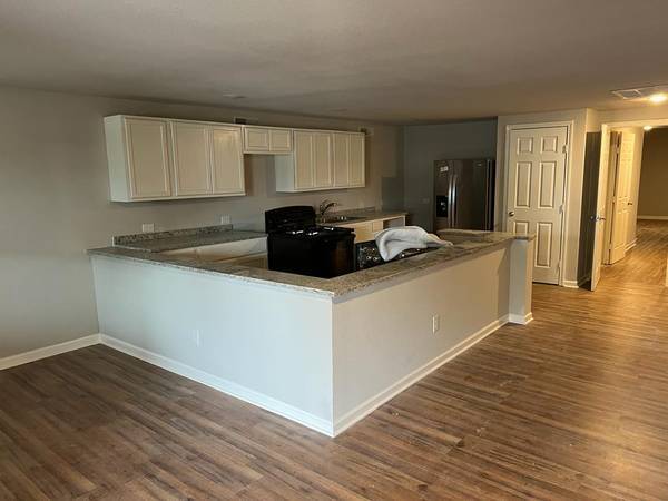 More Photos Of 409 W Main St, Whitesboro Apartments For Lease