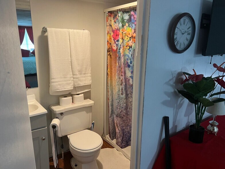 More Photos Of 4945 E Indiana Beach Rd, Monticello Marina For Sale