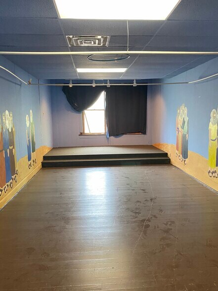 More Photos Of 212 N College Ave, Clarksville Religious Facility For Sale