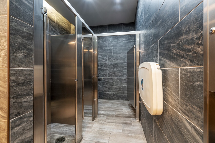 More Photos Of 500 Market St, Santa Fe Storefront Retail Office For Lease