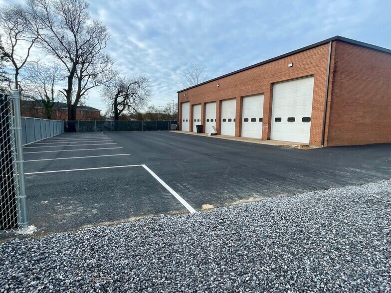 More Photos Of 3925 Lafayette Blvd, Fredericksburg Flex For Lease