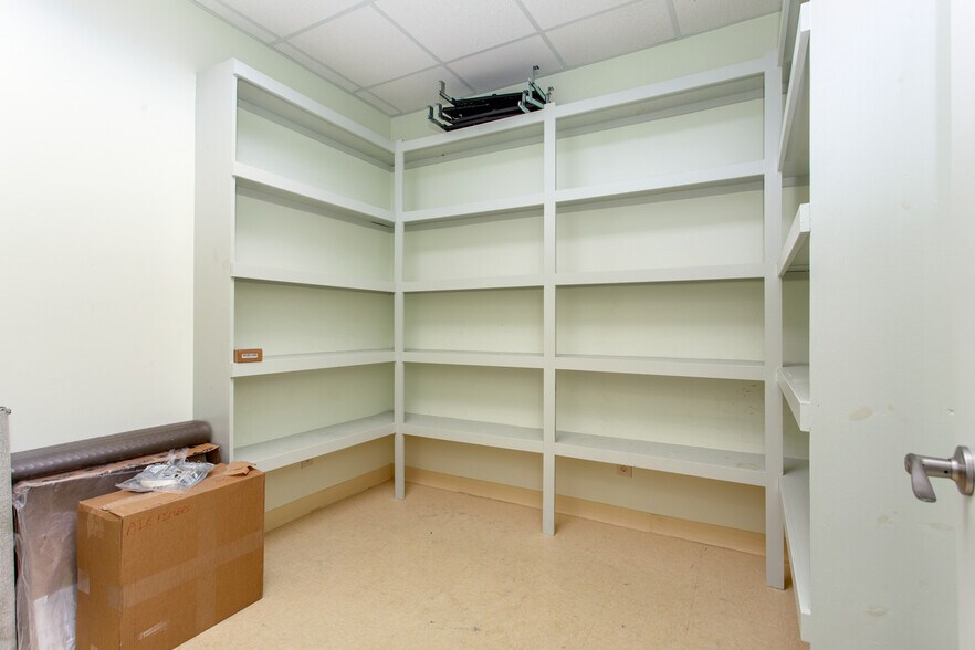 More Photos Of 316 W Pike St, Lawrenceville Medical For Lease