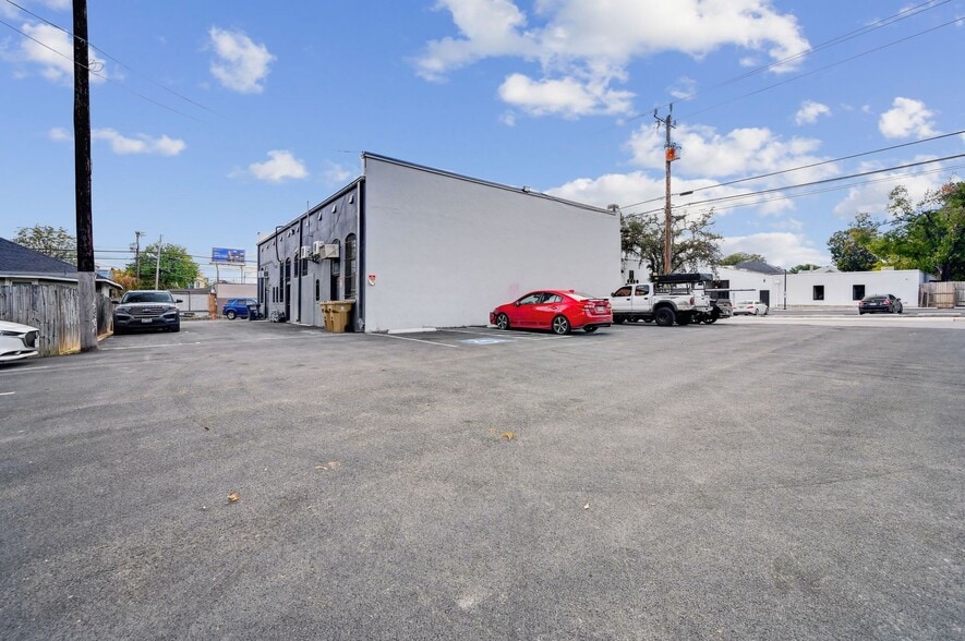 More Photos Of 2100-2110 McCullough Ave, San Antonio Storefront For Sale