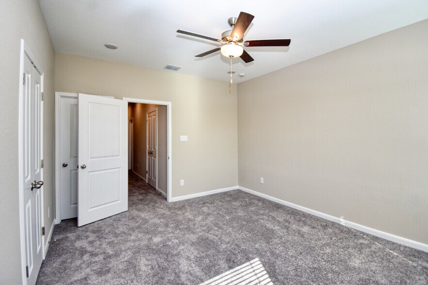 More Photos Of 6202 Oakland Rdg, San Antonio Apartments For Sale