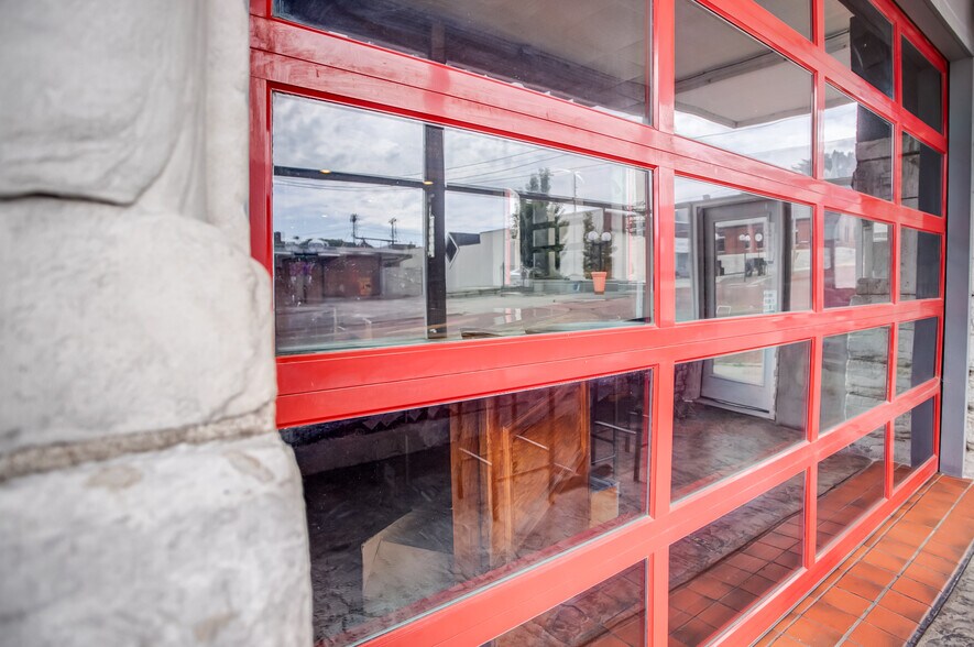 More Photos Of 314 State St, Alton Restaurant For Sale