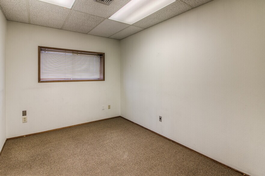 More Photos Of 2201 E Edison Rd, Sunnyside Office For Sale