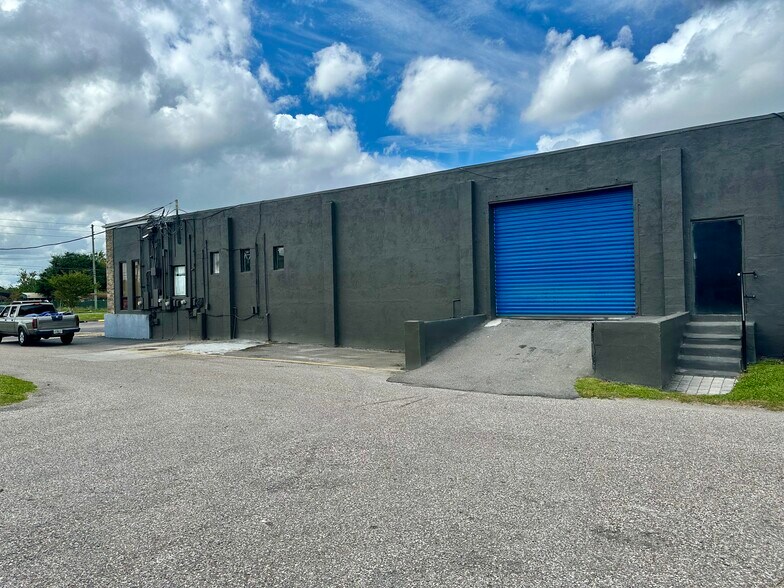 More Photos Of 1011 W Lancaster Rd, Orlando General Retail For Sale