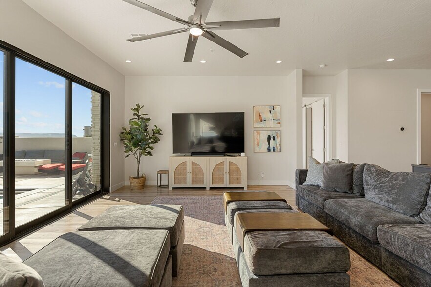 More Photos Of 2248 N Double Eagle Ln, Washington Specialty For Sale