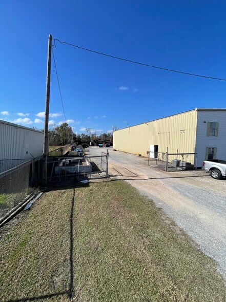 More Photos Of 1013 Bert St, La Place Warehouse For Sale