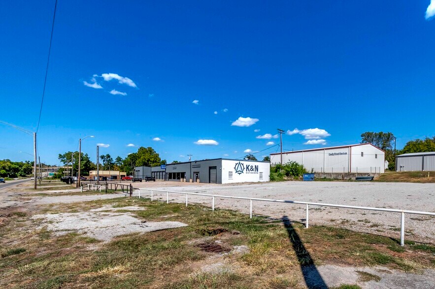 More Photos Of 214 N Highway 18, Chandler General Retail For Sale