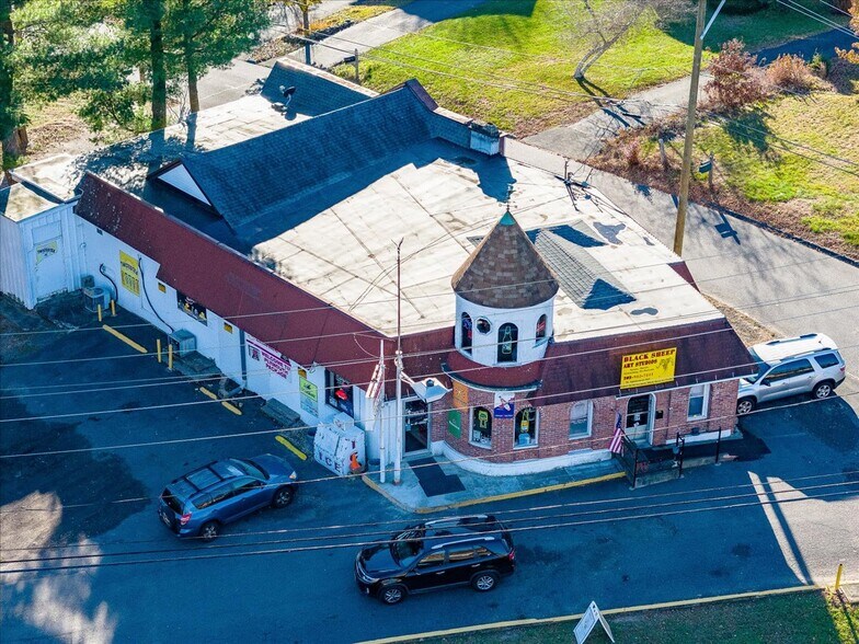 Primary Photo Of 166 S Riverside Ave, Pequabuck Freestanding For Sale