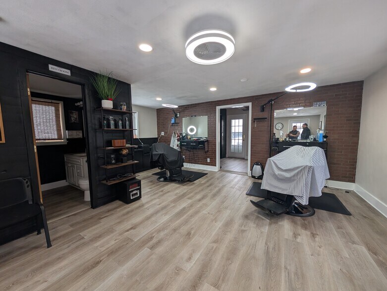 More Photos Of 118 S Pine St, Stillman Valley Freestanding For Sale