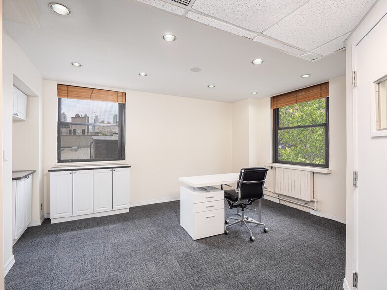 More Photos Of 115 E 61st St, New York Medical For Sale