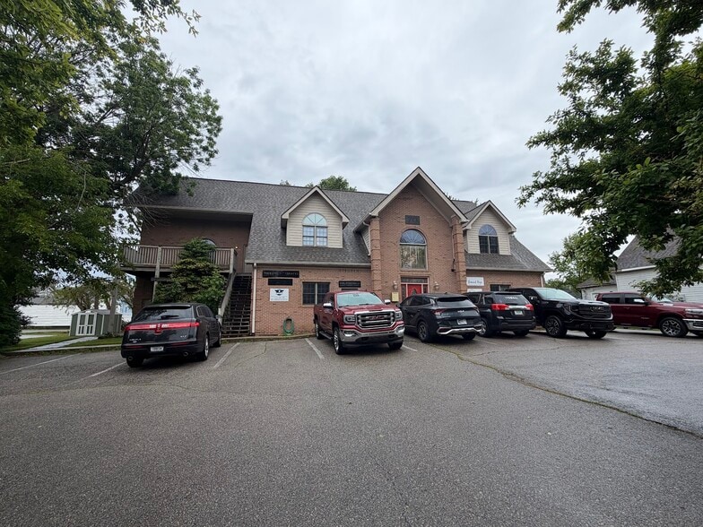 More Photos Of 70 E Main St, Greenwood Office For Lease