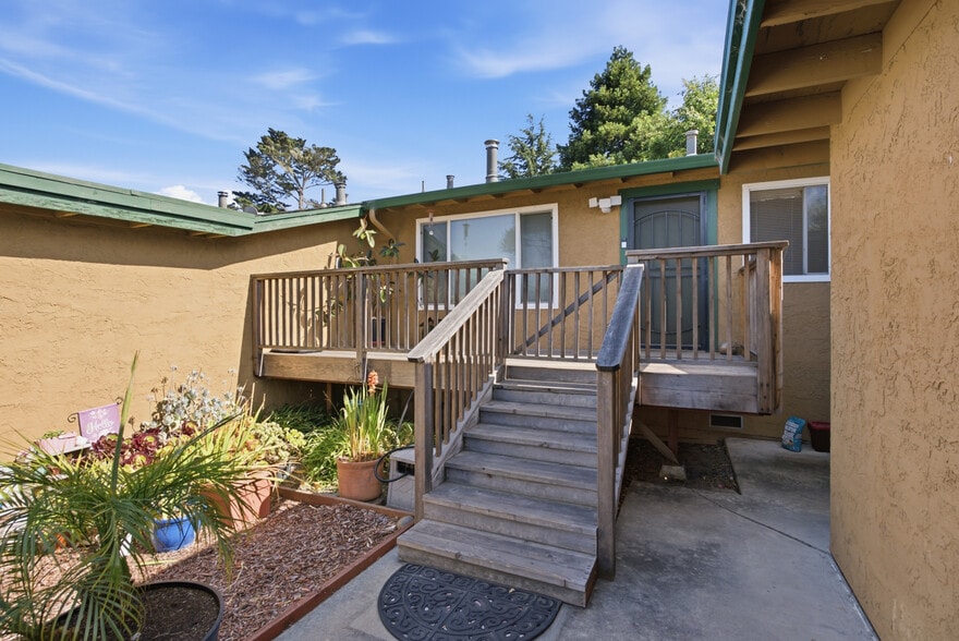 More Photos Of 1584 Chanticleer Ave, Santa Cruz Apartments For Sale