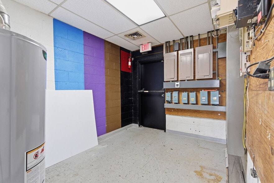 More Photos Of 1301-1349 S Glenstone Ave, Springfield General Retail For Lease