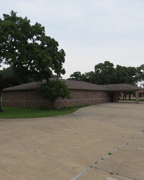 More Photos Of 626 W Main St, Fairfield Lodge Meeting Hall For Sale