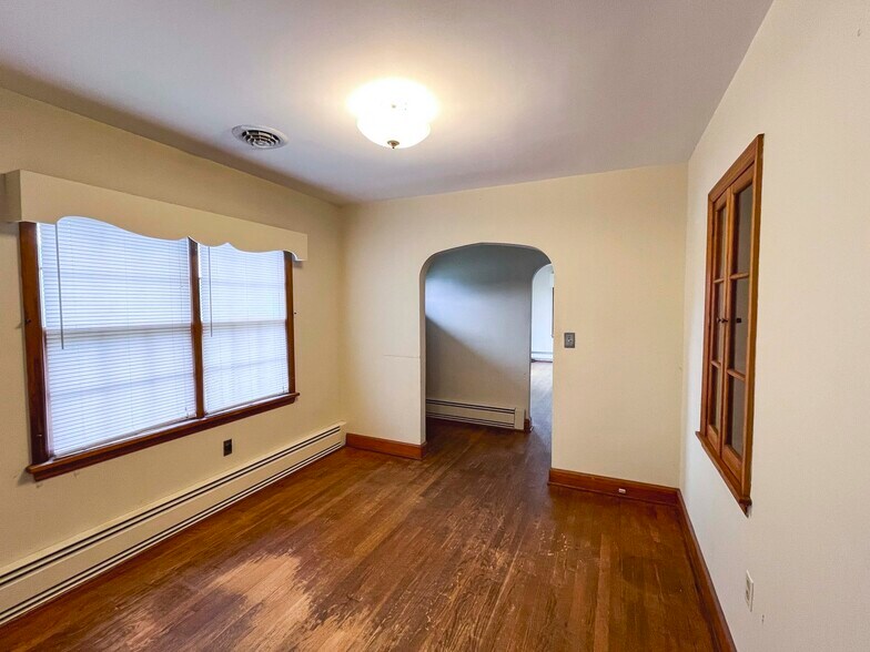 More Photos Of 1001 E Lynchburg Salem Tpke, Bedford Office For Sale