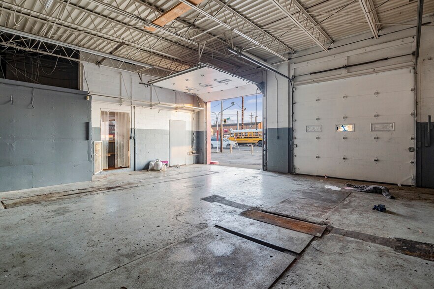 More Photos Of 3470 Taylor Blvd, Louisville General Retail For Lease