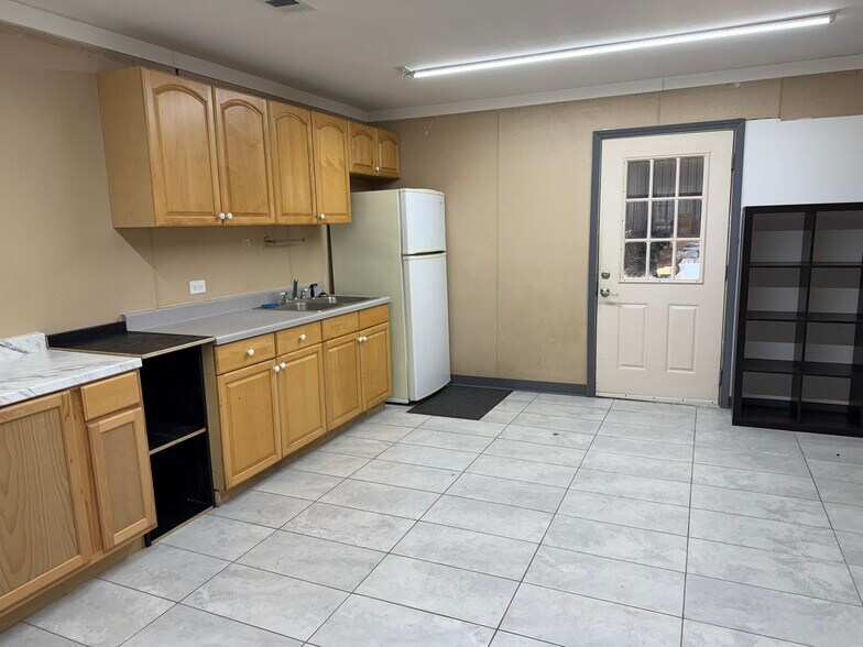 More Photos Of 19391 Highway 35, Alvin Warehouse For Sale