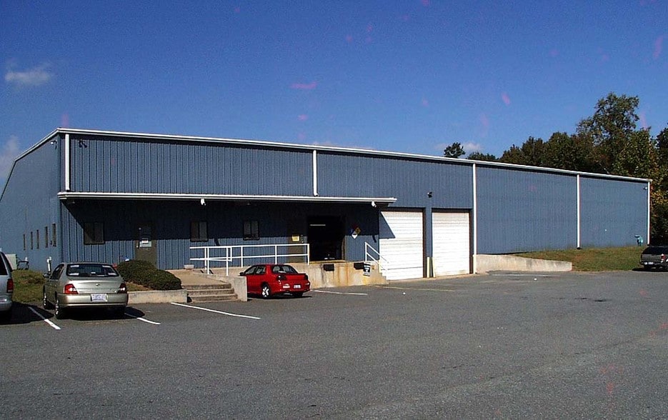 More Photos Of 3316 Gibbon Rd, Charlotte Warehouse For Sale