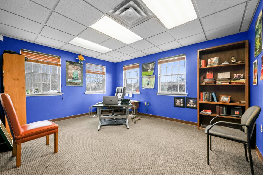 More Photos Of 16172 Imperial Pky, Strongsville Service For Sale