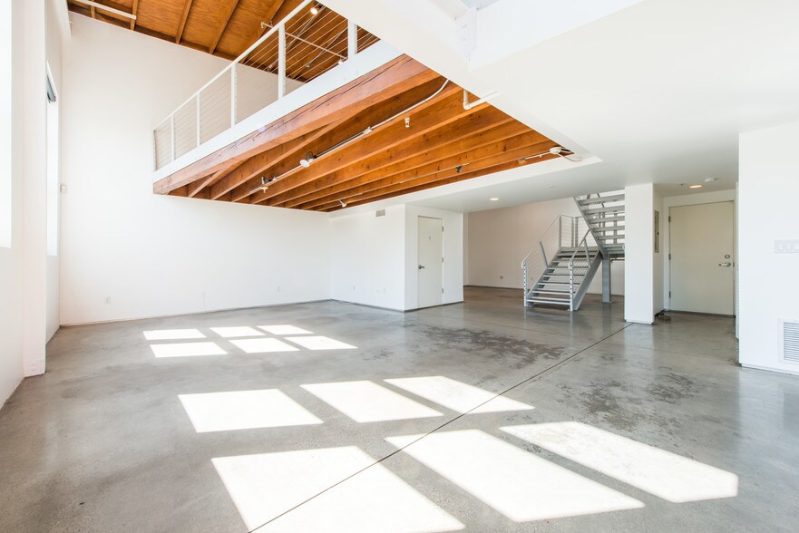 More Photos Of 2100 Abbot Kinney Blvd, Venice Office For Lease