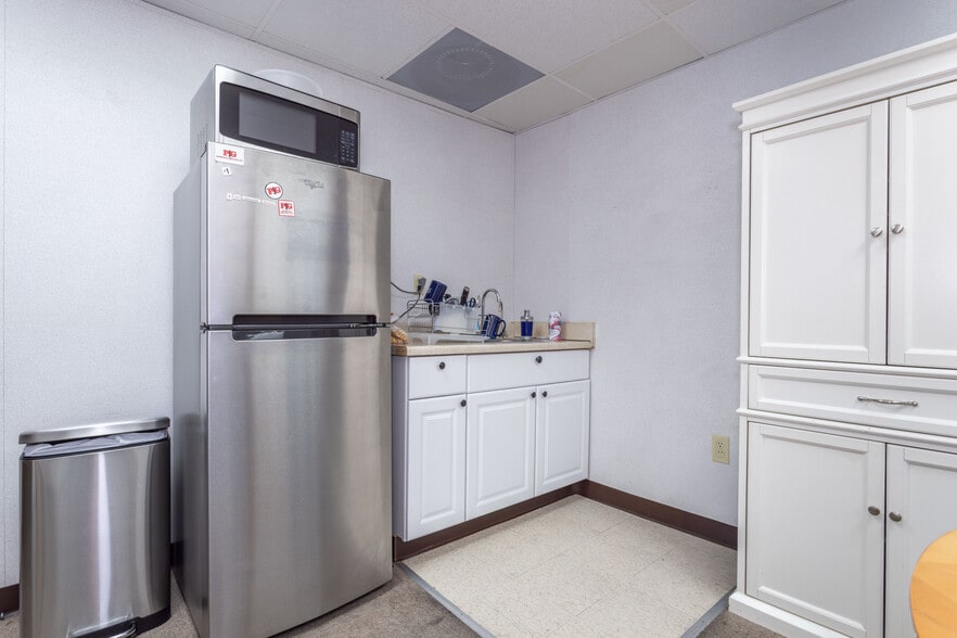 More Photos Of 669 Arroyo St, San Fernando Manufacturing For Sale