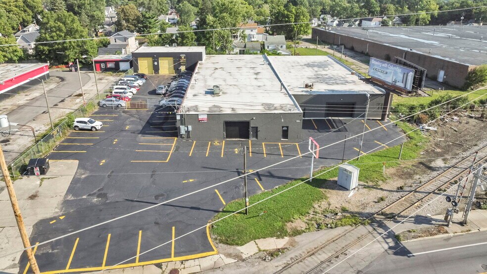 More Photos Of 1516 W Mound St, Columbus Light Distribution For Lease