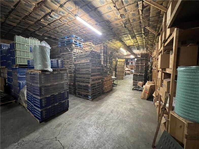 More Photos Of 657 Northgate Cir, New Castle Warehouse For Sale