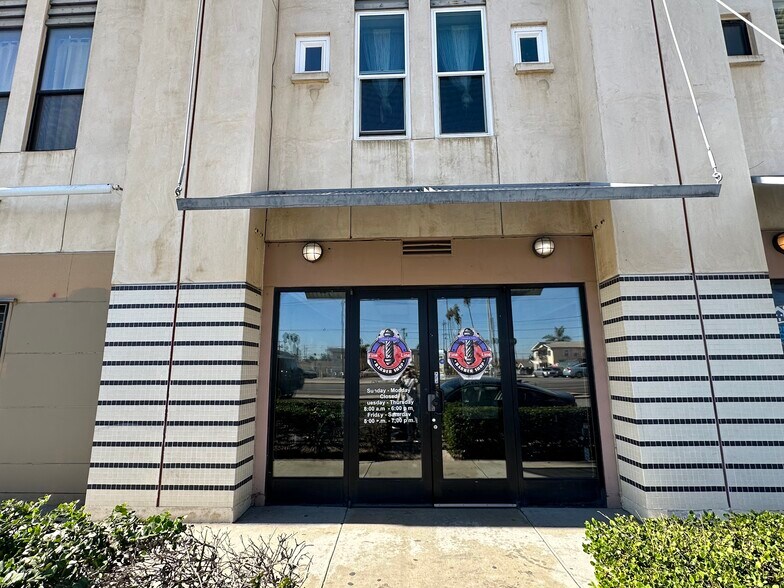 More Photos Of 8021 S Vermont Ave, Los Angeles Office Residential For Sale